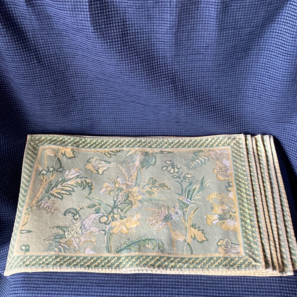 Heavy Cotton Set of six (6) Placemats with Trellis and Lilly Design